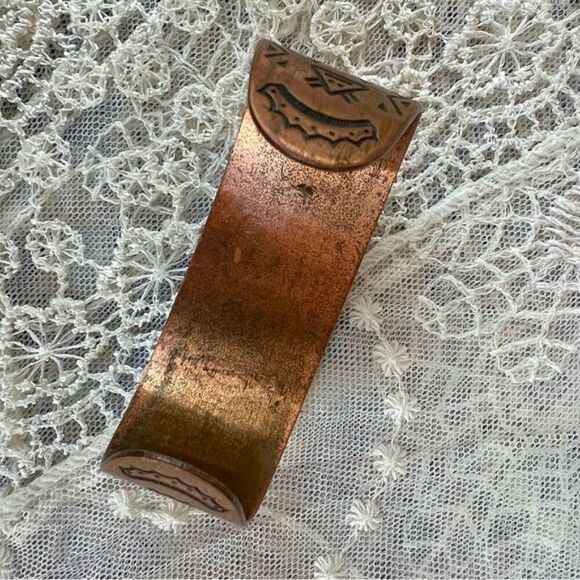 Vintage Solid Copper Southwestern Santa Fe Storyteller Cuff - Picture 4 of 10